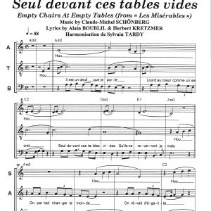 SEUL DEVANT CES TABLES VIDES